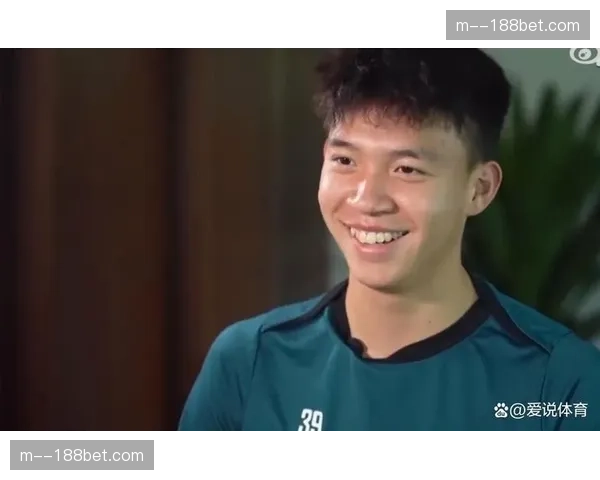 王钰栋错失绝佳单刀扳平机会 浙江队前锋射门太正被没收 王钰栋错失绝佳单刀扳平机会 浙江队前锋射门太正被没收