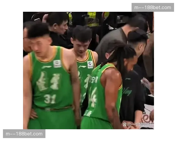 赵继伟串联辽宁攻防体系，莫兰德护框压制山东内线进攻效率